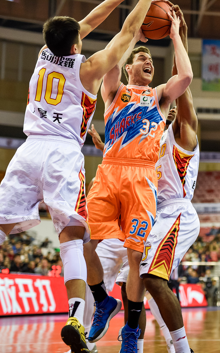 辽宁队在最新一轮比赛中取得胜利，状态火热