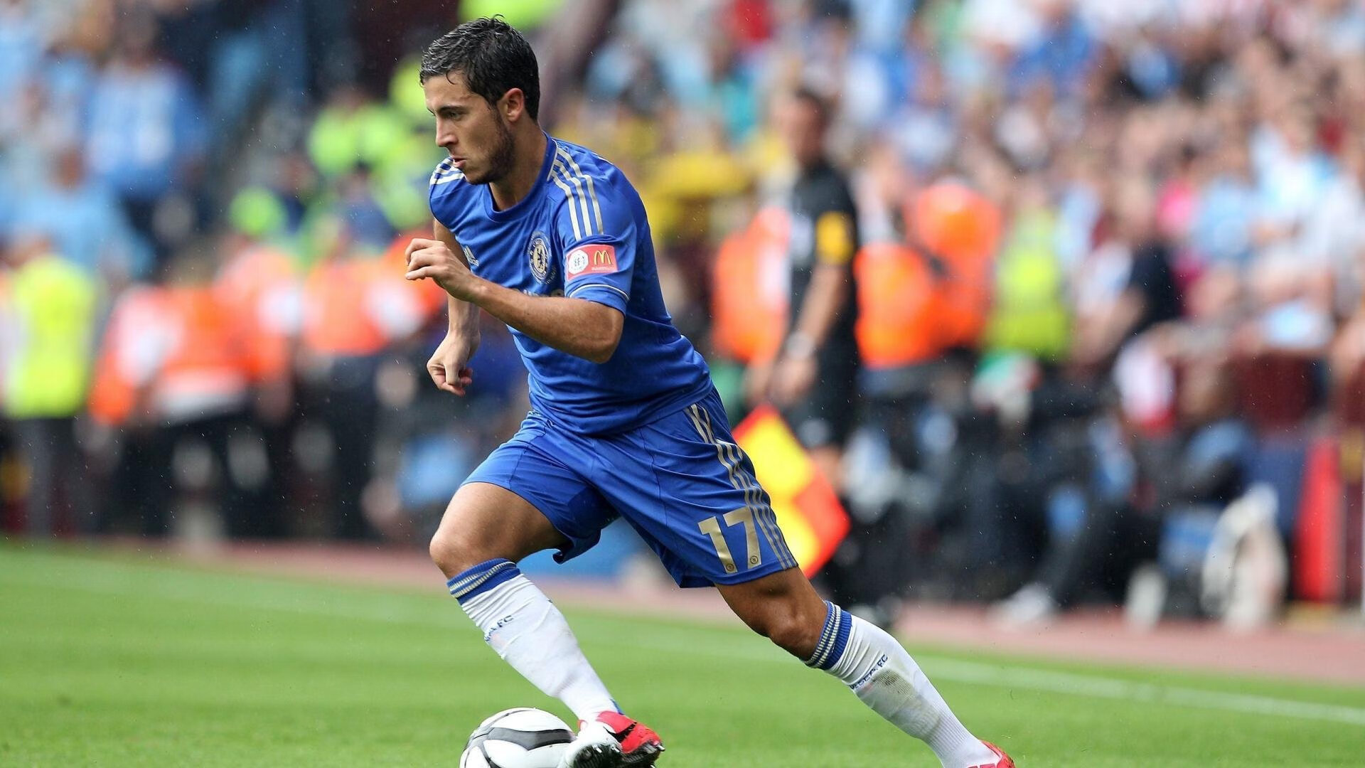 伊萨克欧冠封神夜，安哥拉狂胜那不勒斯的战术革命与个人英雄主义